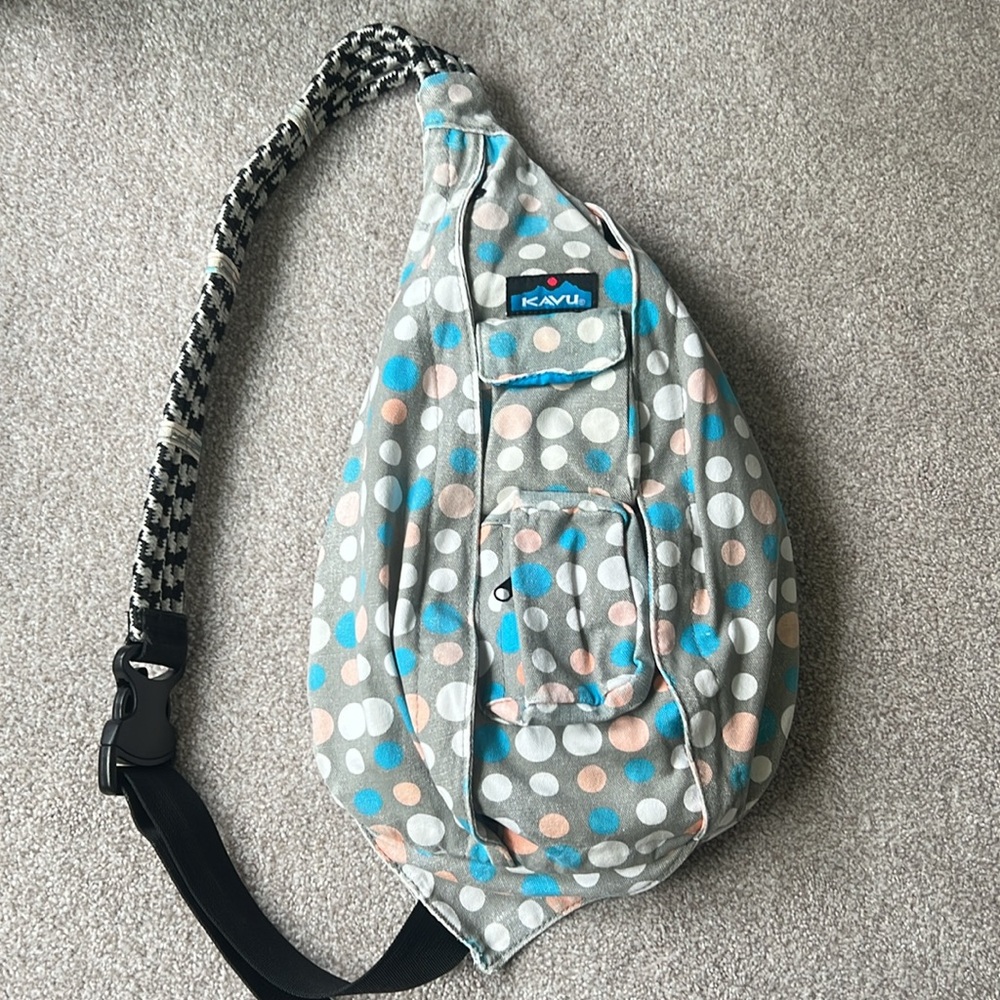 KAVU Sling Rope Bag Polka Dot light grey with pink white turquoise backpack